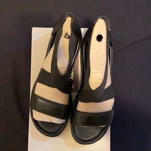 Clarks, Black Reid Solana Sandals, New in Original Box, Size: 11 W
